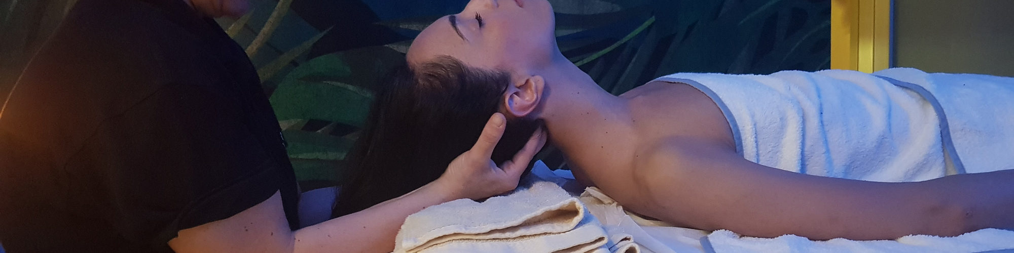 Essenza centro benessere spa wellness massaggi centro estetico ed  epilazione Otranto Conca Specchiulla corsi yoga massaggi decontratturante  ayurvedico tailandese massaggi di coppia dove farsi una sauna un buon  messaggio e curare la